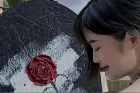 无声世界也精彩！听障女孩在深用镜头和画笔追梦图片