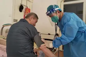 高龄老夫妻感染新冠陷入焦虑，签约家庭医生上门做了这些事图片