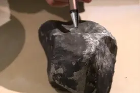 陨石坠落浙江浦江：撞击地面速度百米每秒，辐射值属正常范围视频封面