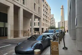 在卡塔尔打工：当地人“不缺钱”，上班为了混社保；外国人挣得并不多，不如去北上广图片