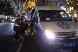 受冻受累、挨骂、被误解，上海救助站的年轻人：在寻觅流浪者中度过每个寒冬图片