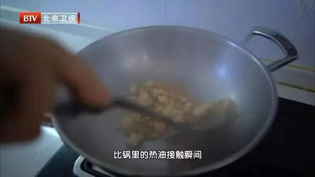 多吃大蒜能抗癌？黑蒜、紫皮蒜、白蒜，营养有区别吗？关于大蒜的真相，你了解过多少？