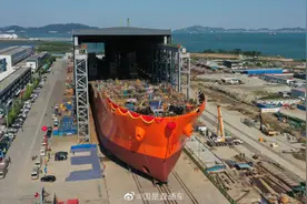 我国首艘超深水科考钻探船实现主船体贯通图片