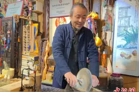 陕西花甲制香人“寻草”终南山 匠心独运将“仙都”草药凝于一支香图片