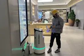 商业秘密｜酒店服务员容易阳怎么破？服务机器人上场救急图片