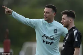 阿根廷带头大哥！梅西与斯卡洛尼相遇，何尝不是一种幸运图片