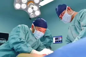 多次复发！肿瘤医院专家第四次手术摘除“疯长”的肿瘤图片