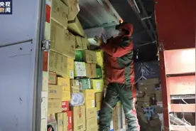 送出上百个包裹！记录快递小哥的一天→图片