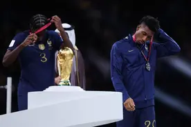 错失单刀、罚丢点球，三名法国球员决赛后遭到种族歧视网暴图片