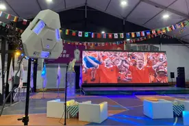 世界杯决赛夜看球，上海市足协主席柳海光“看看别人的足球，想想我们自己的事情”图片