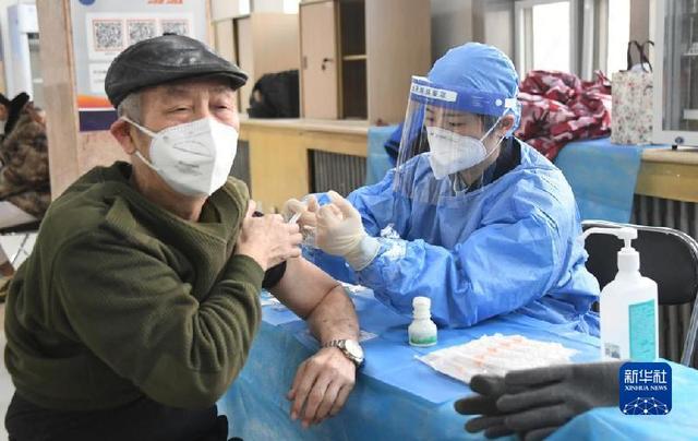 张炜：嗓子“吞刀片”、发热又缺药，居家隔离如何正确治疗？