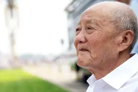 张富清老人走了图片