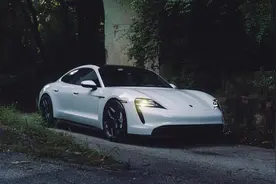 大浪淘沙的2022与长期主义者保时捷图片