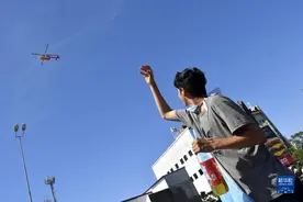 球迷庆祝阿根廷队凯旋图片
