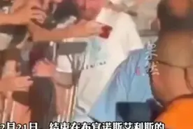 梅西携妻子返回家乡罗萨里奥，迎接球王盛况空前图片