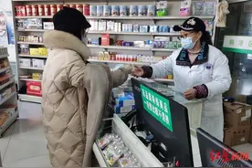 药店女老板退烧之后：紧急采购退烧药免费送，还把留给女儿的药让给5岁小孩图片