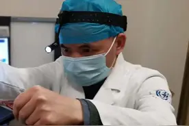 小伙喉咙痛紧张得难入睡，门诊近半病人是喉咙痛图片