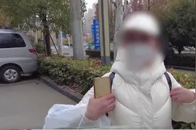 术后积液，女子一个半月更换两次隆胸假体 院方：退还2万5千元手术费图片