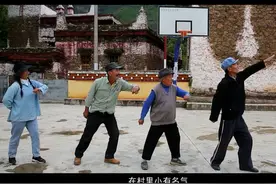 《小巴旺村的“红色”舞蹈队》｜“时代光影 百部川扬”文旅之乐优秀参赛作品图片
