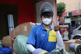 德邦快递师徒携手带头冲上疫线 打响快递保运战图片