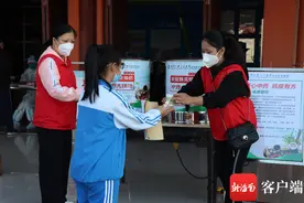 驱寒又暖心！昌江免费赠饮预防新冠肺炎中药“大锅汤”图片