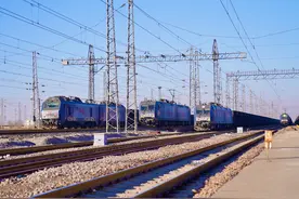 大秦铁路全线通车30年 累计运输煤炭超过79亿吨图片