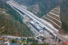 揭秘：历经10余年，新成昆铁路如何在“地质博物馆”中筑起？图片