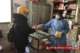 守望相助 嘉禾这家村卫生室免费向群众赠药图片