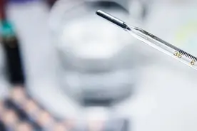 新冠和流感有什么区别？发热有何特点，如何选择用药？儿童发热，这些情况需要就医！图片