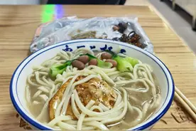 记录泉城街头的日常生活图片