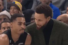 在说什么？场边库里与普尔谈话良久，随后普尔半场砍下20分图片