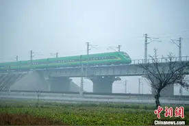 全长915公里 新成昆铁路全线通车运营图片