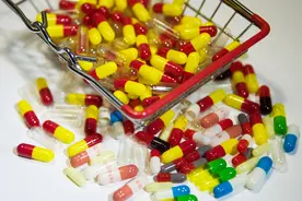 直播赠药被叫停：用药要安全，善良需守护 | 新京报快评图片