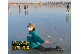 果然视频|冬日的东昌湖，小姐姐展示一字马图片