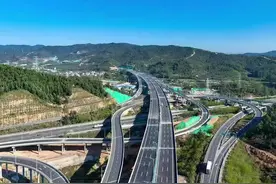 南方视频丨广连高速全线实现通车，向南与广州白云机场第二高速公路对接图片