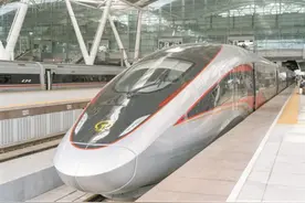 铁路部门实施新的列车运行图图片