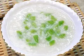 咳嗽、便秘、流鼻涕 大葱这样用，比药都好！记住这几个食疗方图片