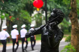 从IPO造富到减员降薪！物业公司跌到谷底，还被地产母公司抛售还债图片