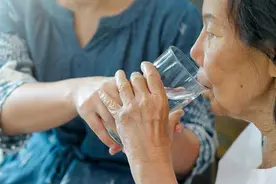 我国六成老人有吞咽障碍图片