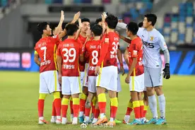 中超“八冠王”广州队降级图片