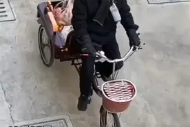 寒冷的天气，养父给女儿送来水果和蔬菜，网友：伟大的父爱图片