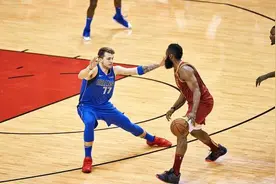 NBA历史上只有两位球员得到过60分三双：哈登和东契奇图片