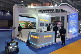 新“保安”上线！物业服务来了巡逻机器人图片