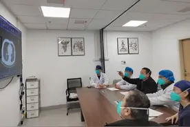 市六医院呼吸与危重症医学科主任李发久：住在办公室，守在离病人最近的地方图片