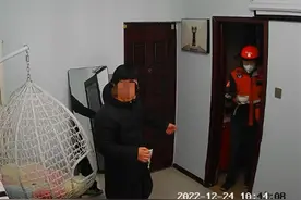 跑腿小哥照顾女病人被其丈夫撞见，公司：曾接到上门割麦子订单图片