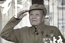 致敬！他们对自己节俭把慷慨留给别人图片