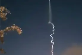 韩国多地民众拍到不明飞行物 韩官方称是太空发射体图片