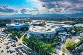 高管换防，利好股价？“免税一哥”中国中免总经理陈国强提前离职，股价涨5.02%图片