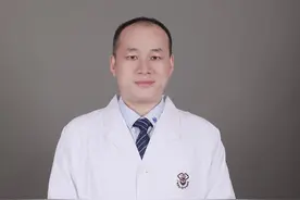 新冠防治答疑｜元旦访亲出游，随身要备什么药？图片