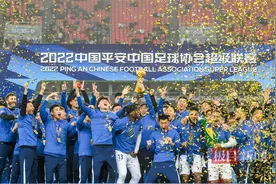 为武汉带来更多冠军！捧起火神杯，武汉三镇队许下新年心愿图片